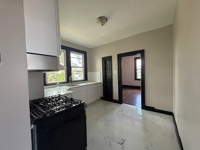 52 Greenville Ave #39E — Photo 3