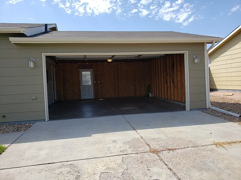 922 E 24th Street Ln — Photo 13