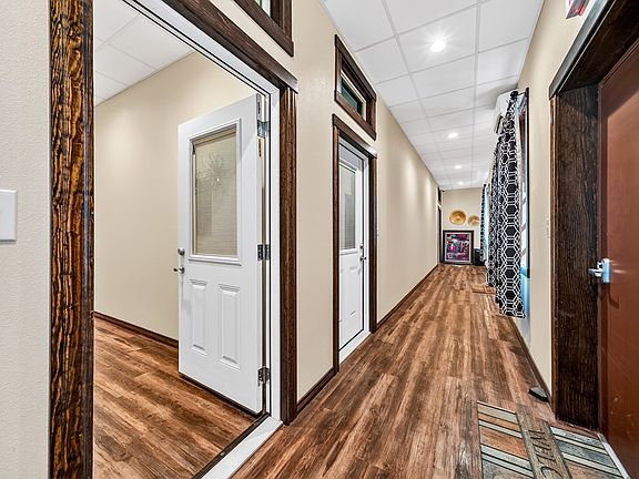 4th image of 109 Runnels St