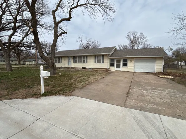 120 E 9th St, Halstead, KS 67056