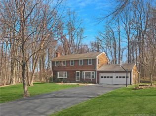 9 Clarion Pl, Trumbull, CT 06611