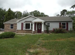 320 Lawrence Dr, Lanoka Harbor, NJ 08734