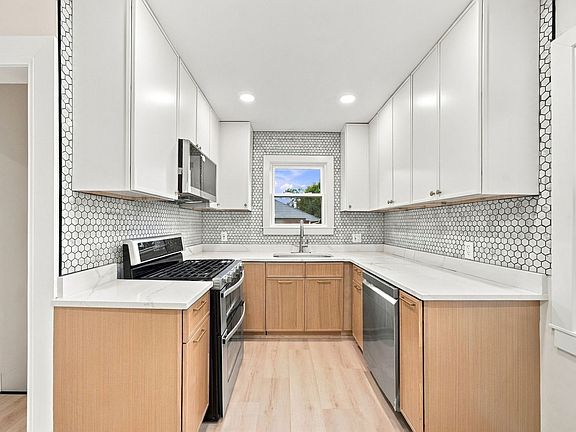4th image of 3 S South Elgin Blvd