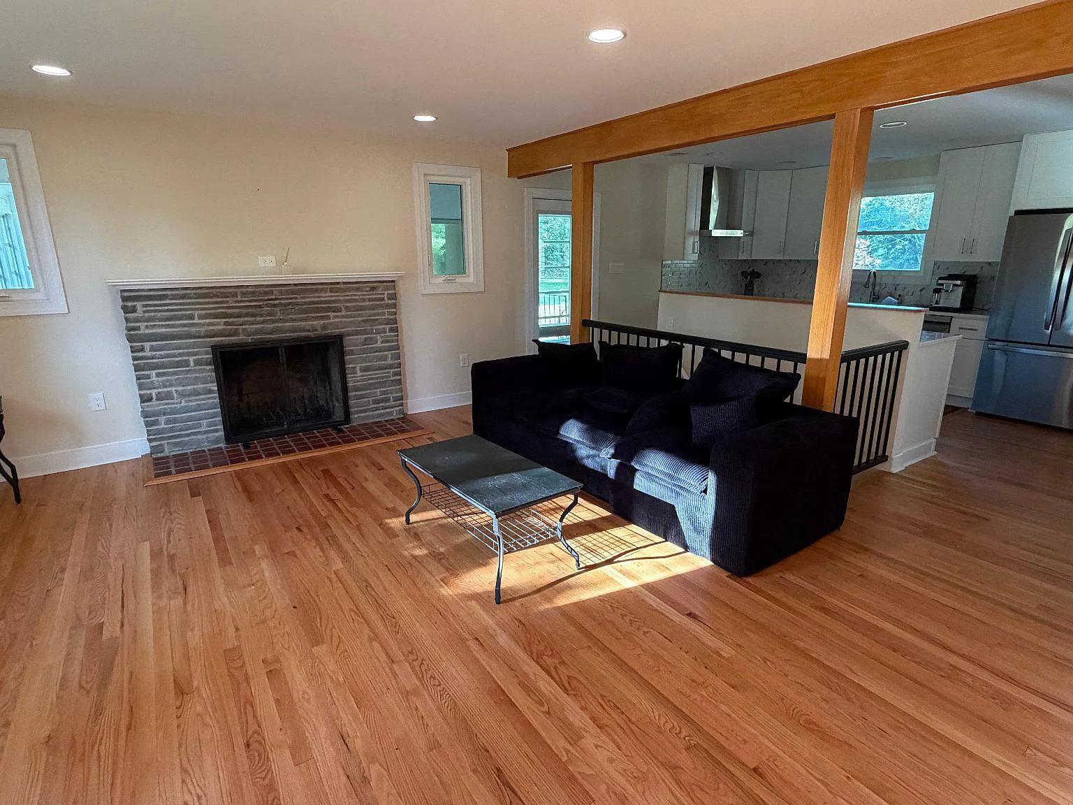 4 bed, 3.0 bath, 2695 sqft, $4,000 — Photo 3