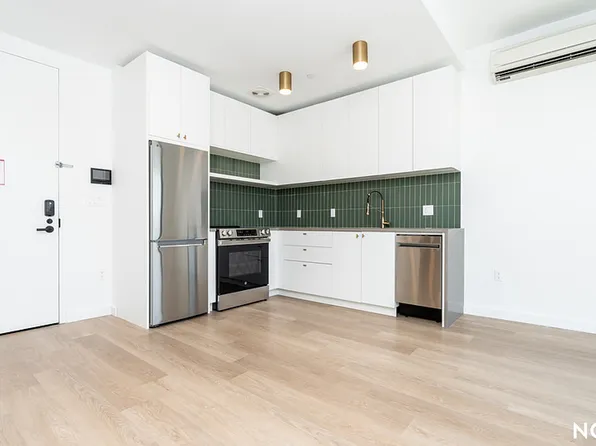 527 Grand Avenue image 1 of 20