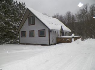 7148 Vail Dr, Cadillac, MI 49601