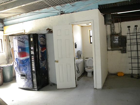 3rd image of 419 N Orange St