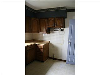 3rd image of 1330 Victoria Ave