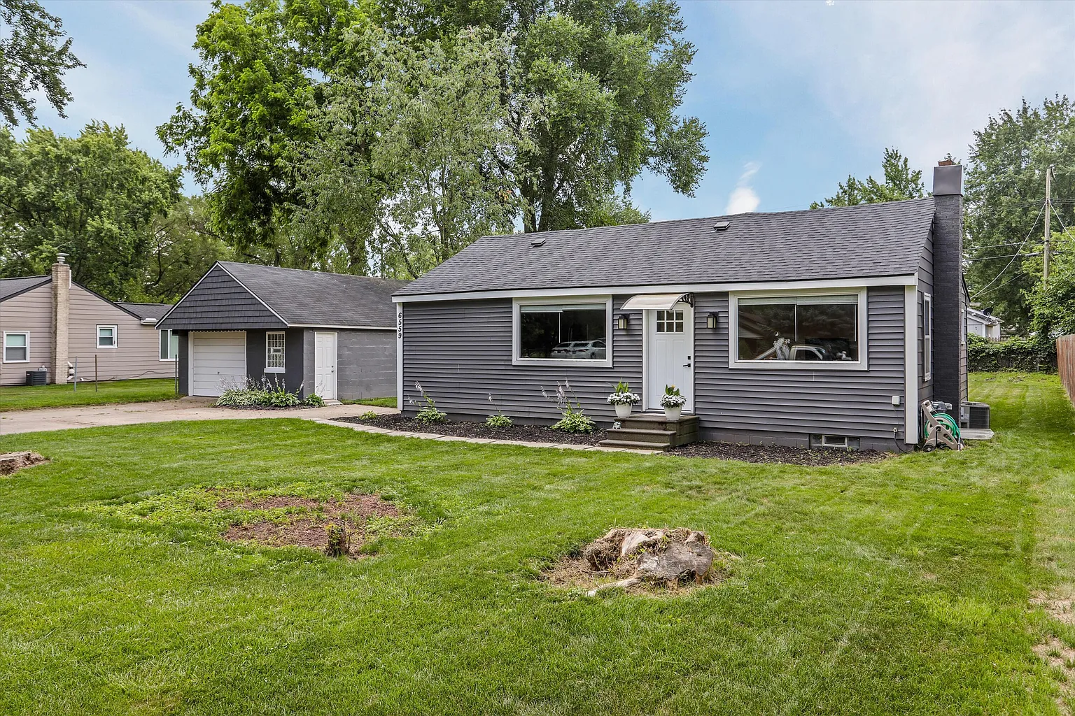 6559 Saline Dr photo 1