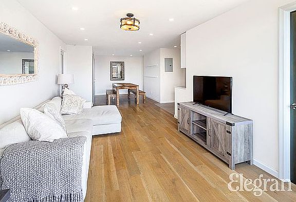 3rd image of 382 Central Park W APT 20X