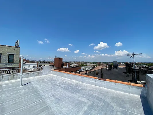 Rented by Voro New York | media 32