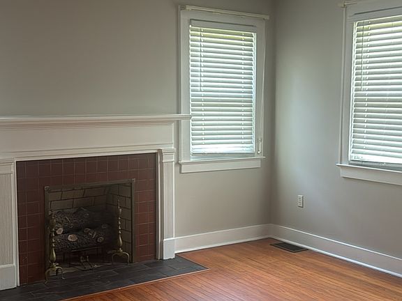 3rd image of 2403 Bowling Green Rd