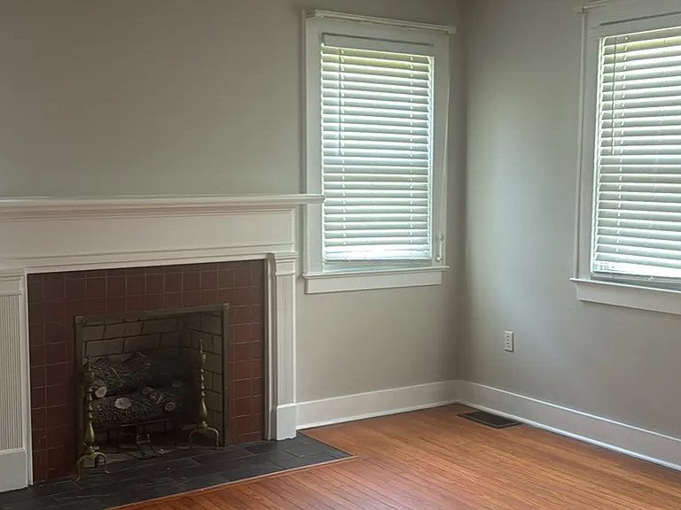 2403 Bowling Green Rd — Photo 3