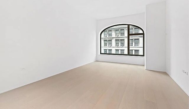 1st image of 130 William St #18