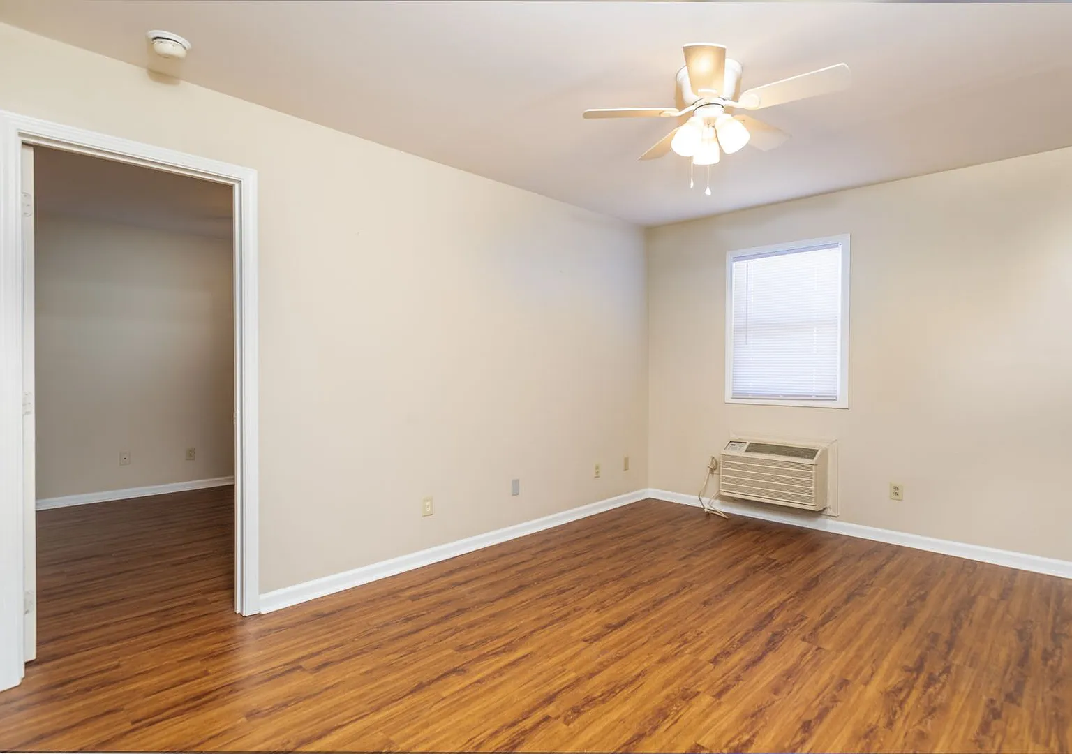 1 Bed, 1 bath — Photo 2
