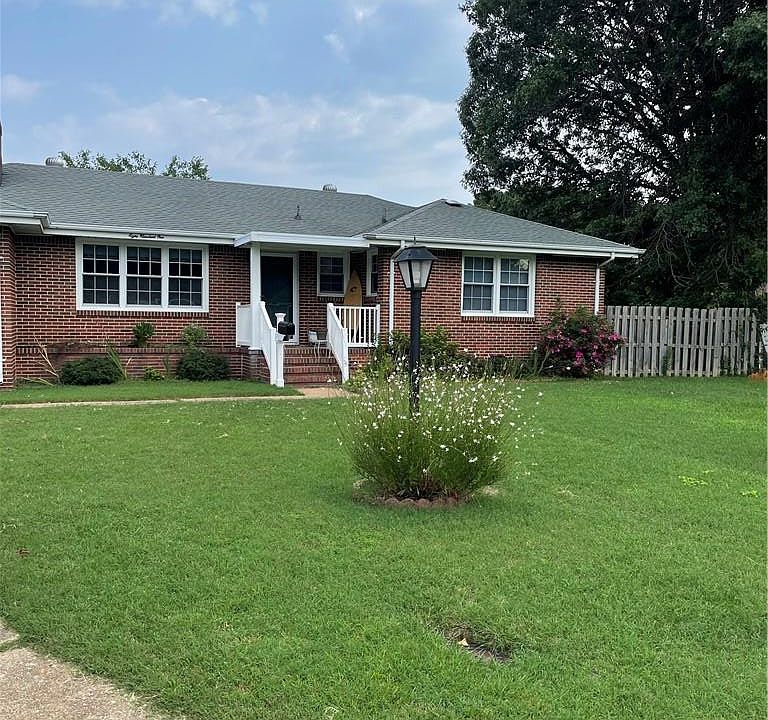 1st image of 801 Raymond Ct