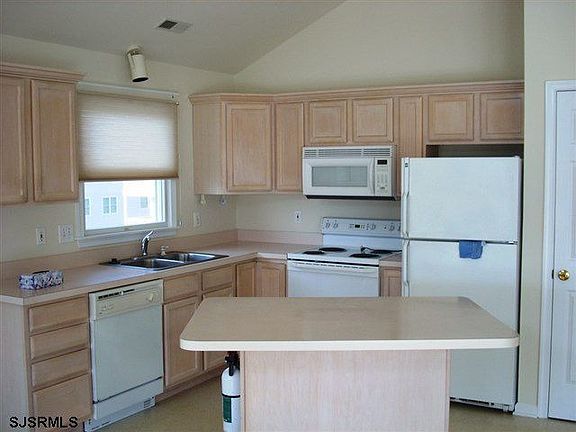 5th image of 70 Safe Harbor Dr