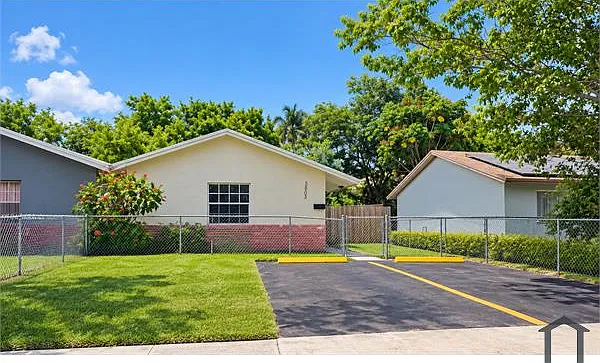 3 bed, 1100 sqft, $3,900 — Photo 1