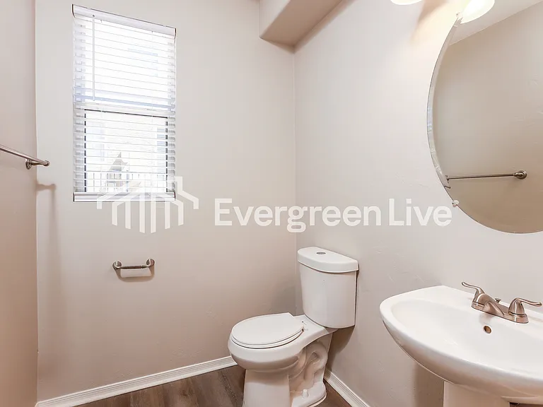1357 S Woodbine Ln — Photo 14