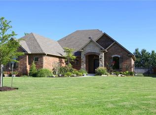 1000 W Nandina Way, Mustang, OK 73064