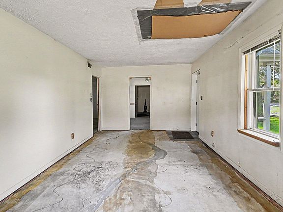 5th image of 2074 Delhi St NE