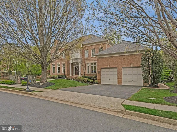 11101 Chessington Pl, Reston, VA 20194