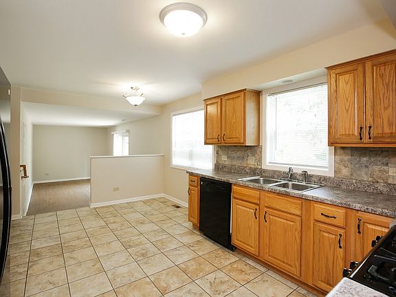 IL1801ILROUT-005_10212015