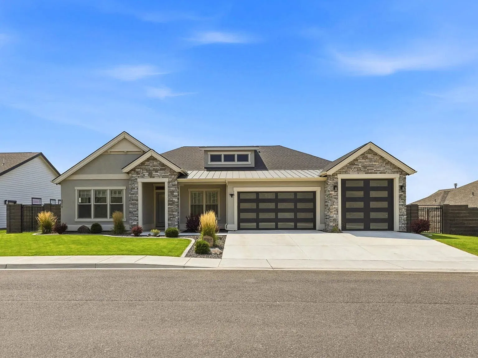 4 bed, 3.0 bath, 3061 sqft, $4,200 — Photo 2