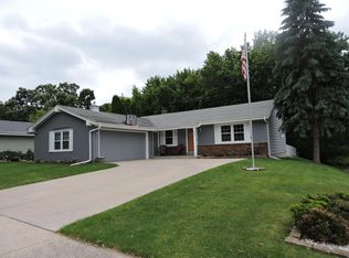 1002 Burrie Ln, Waukesha, WI 53188
