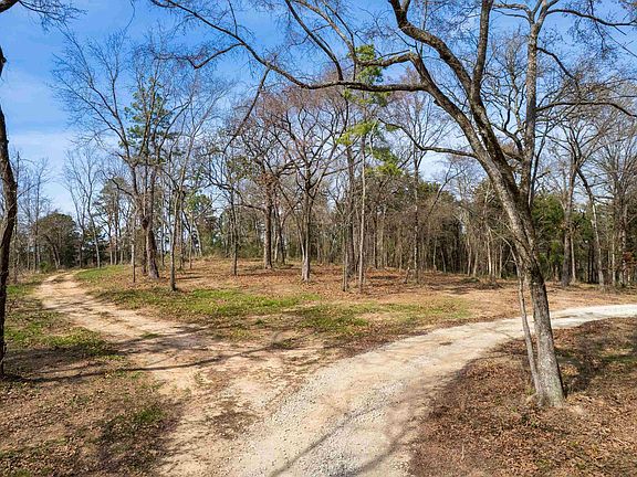 5th image of 130 SE County Rd #4415