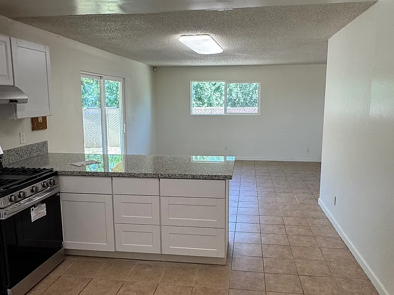 4504 E Clayton Ave — Photo 4