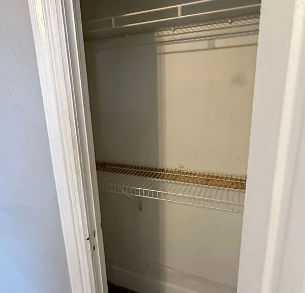 1112 E Locust St — Photo 10