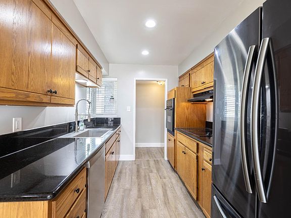 5th image of 2521 Dawes Street