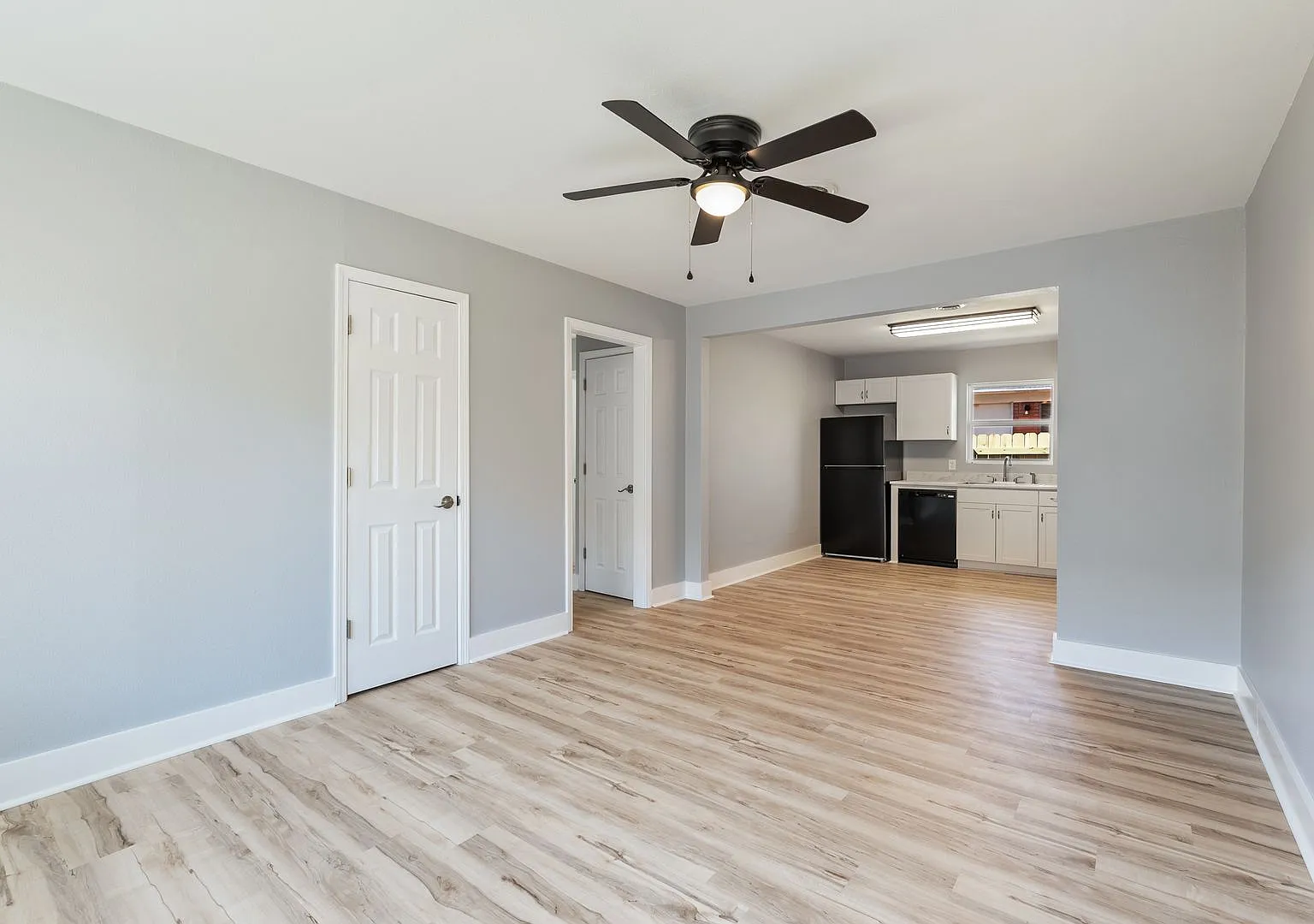 611 & 613 Lenora St. — Photo 3