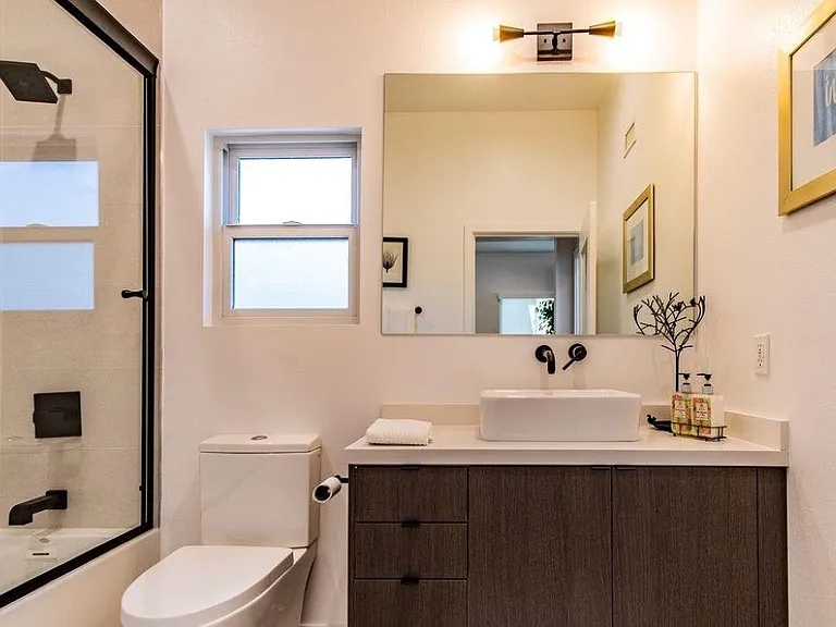 6810 Cahuenga Park Trl — Photo 12