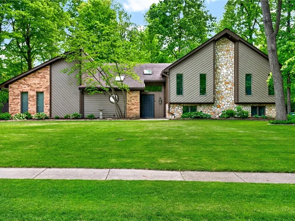 212 Walnut Grove Dr, Dayton, OH 45458