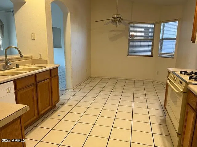 4 bed, 1557 sqft, $2,050 — Photo 4