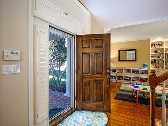 5th image of 124 Beacon Hill Pl