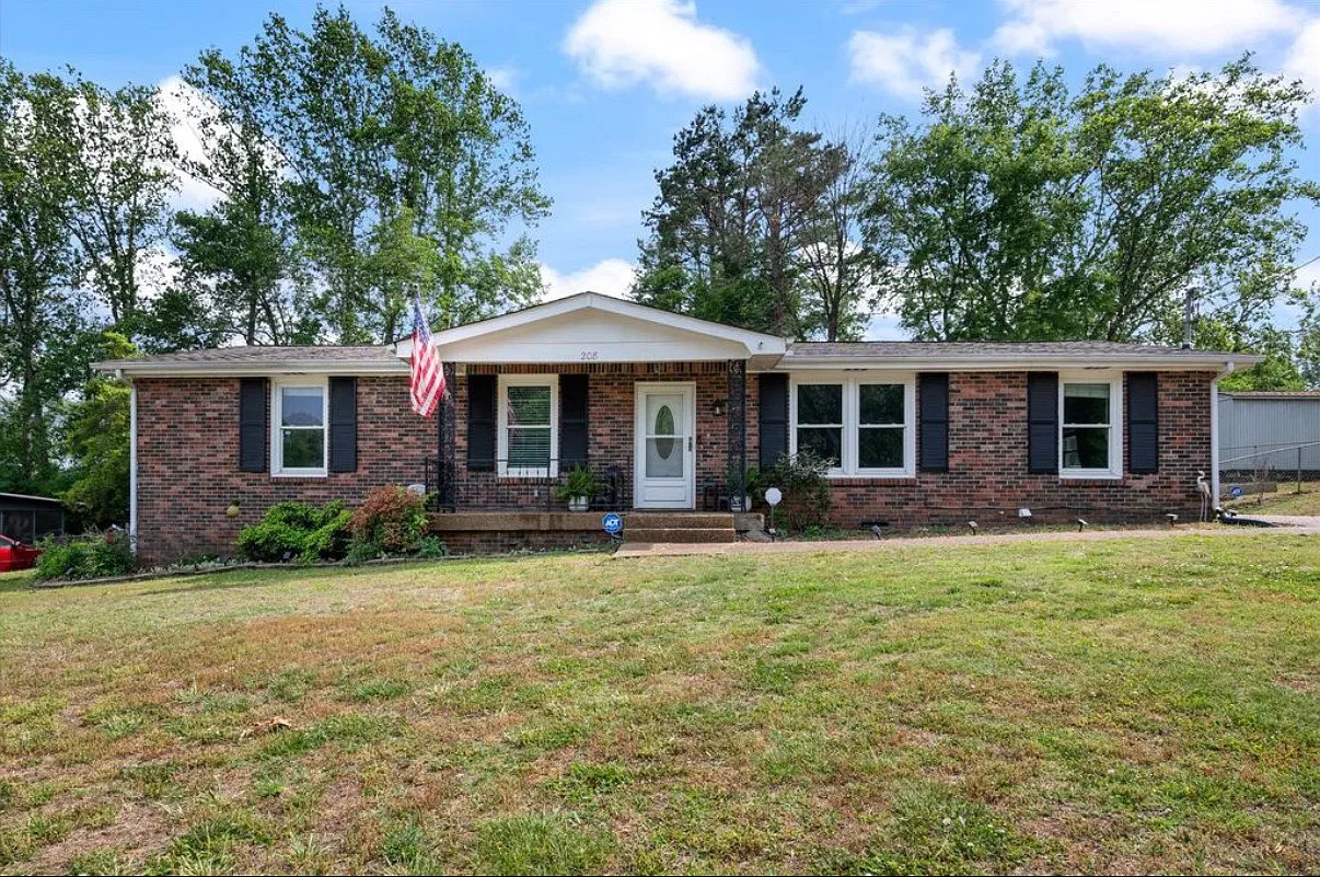 208 Bass Dr — Photo 1