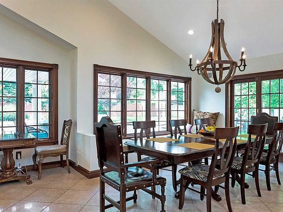 4th image of 12 Edwards Ln