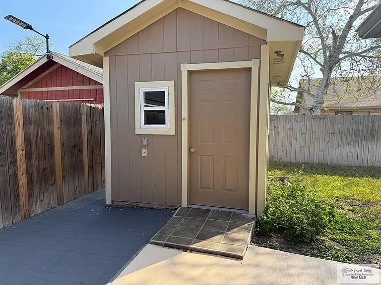 1044 Alta Mesa Blvd — Photo 13