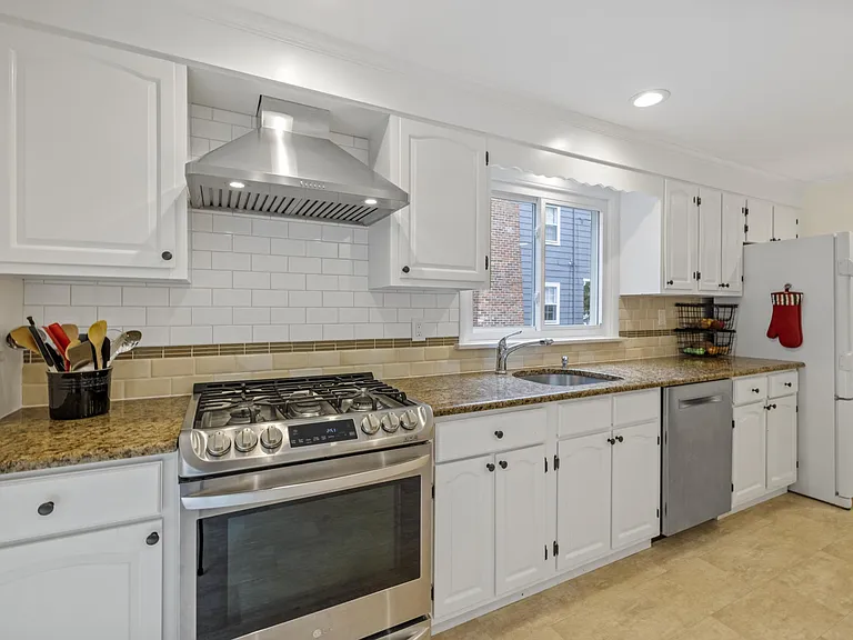 107 Ronald Rd — Photo 3