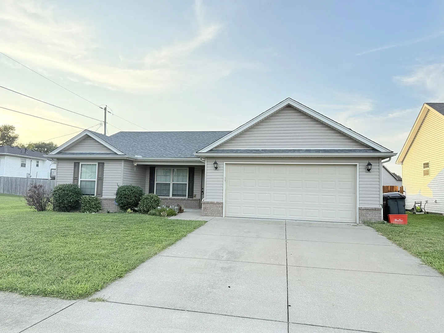 Beautiful 3 Bed / 2 Bath Home — Photo 1