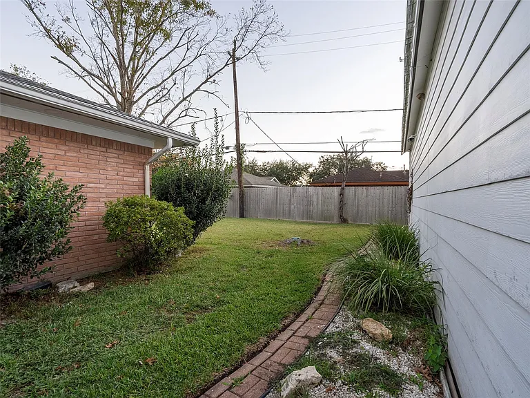 4119 Mischire Dr — Photo 33