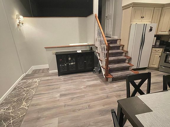 3rd image of 6 Firelight Ct
