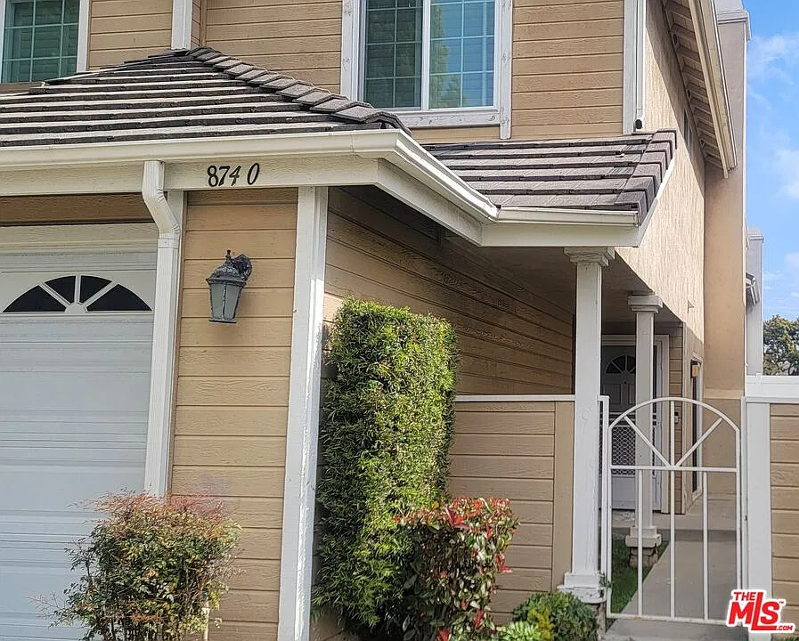 3 bed, 3.0 bath, 1722 sqft, $5,000 — Photo 2