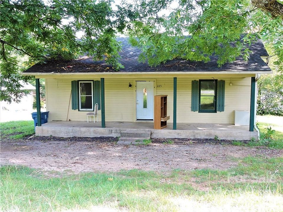 1st image of 225 Heritage Ave