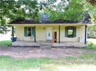 225 Heritage Ave, Forest City, NC 28043