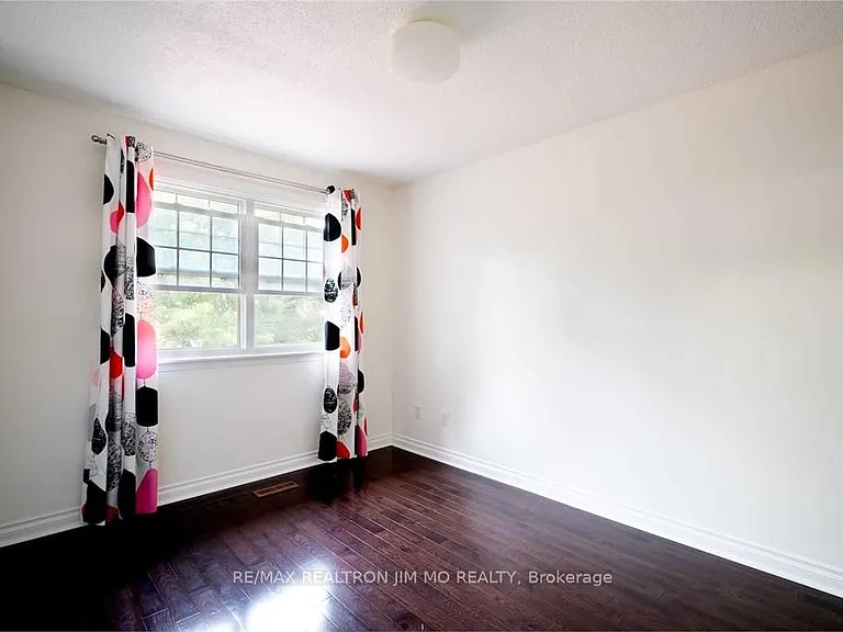 35 McKay Cres — Photo 9