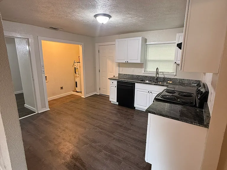 514 Brown St — Photo 3